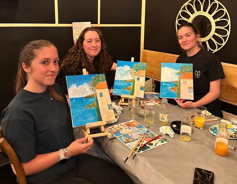 activité EVJF peinture, EVJF Nice, atelier peinture EVJF, EVJF artistique, peinture bachelorette, EVJF créatif, atelier EVJF Nice, EVJF team painting, EVJF DIY peinture, animation EVJF peinture