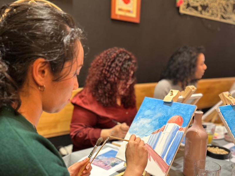activité ludique à Nice, apéro artistique Nice, atelier peinture Nice, activité créative Nice, loisir artistique Nice, événement convivial Nice, dîner peinture Nice, atelier vin et peinture Nice, sortie originale Nice, artistiqe Nice