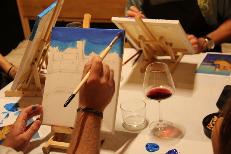 atelier peinture vin, Château de Crémat, apéro créatif, animation team building Nice, soirée artistique originale