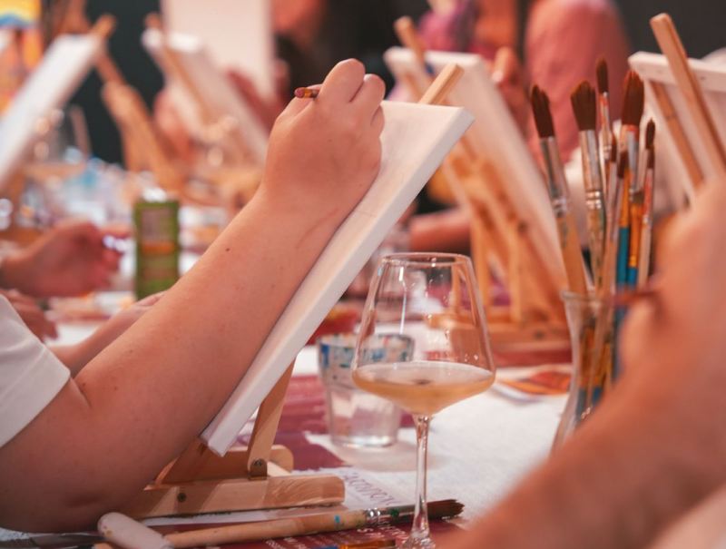 activité peinture adulte Nice, loisir artistique Côte d’Azur, apéro créatif Nice, atelier peinture débutant Nice, idée sortie créative Nice