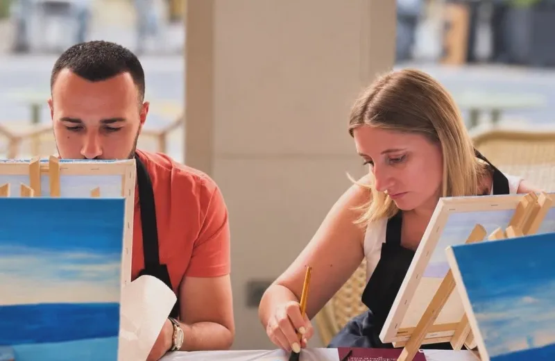 apéro dessin Nice, atelier fusain Nice, soirée dessin Nice, dessin entre amis Nice, activité dessin adulte Nice